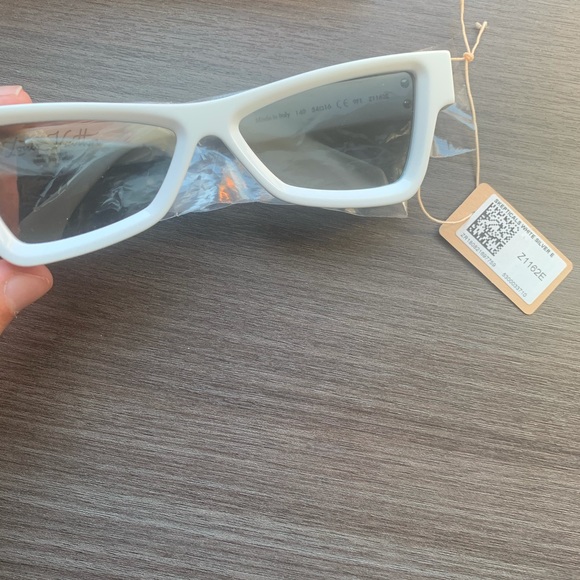 Louis Vuitton Sunglasses (retail 1025!!!) - Picture 4 of 7
